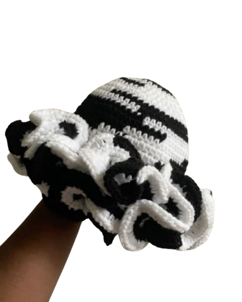 Chapeau au crochet noir et blanc – Un accessoire élégant et confortable