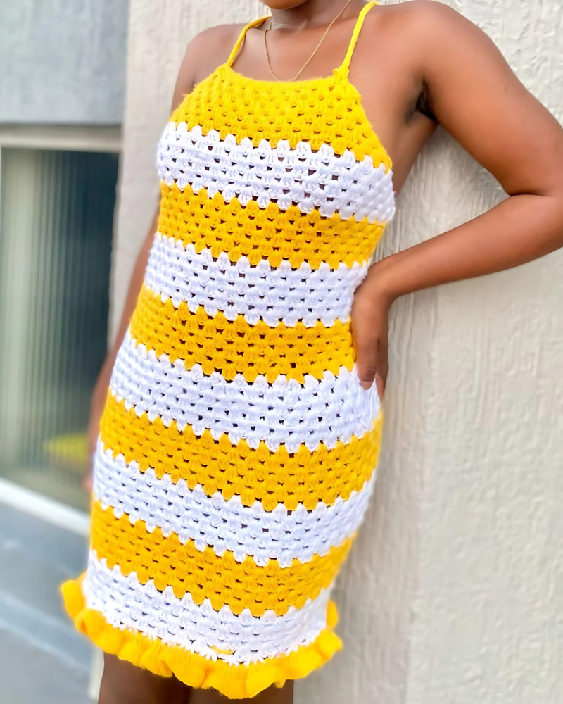 Vestido de Crochê Listrado – Feito à Mão com Amor 💛🤍